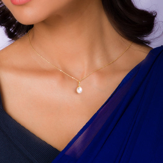 KAALI Golden Minimal pearl Pendant With Chain